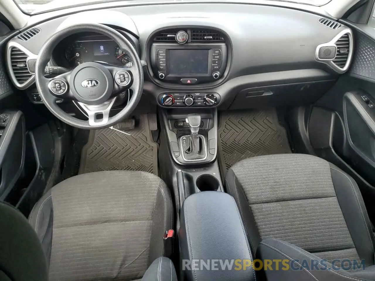 8 fotografías del automóvil dañado KNDJ23AU2L7056311 KIA SOUL 2020