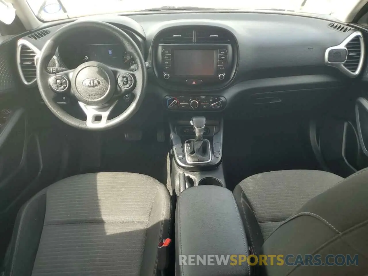 8 fotografías del automóvil dañado KNDJ23AU2L7059368 KIA SOUL 2020