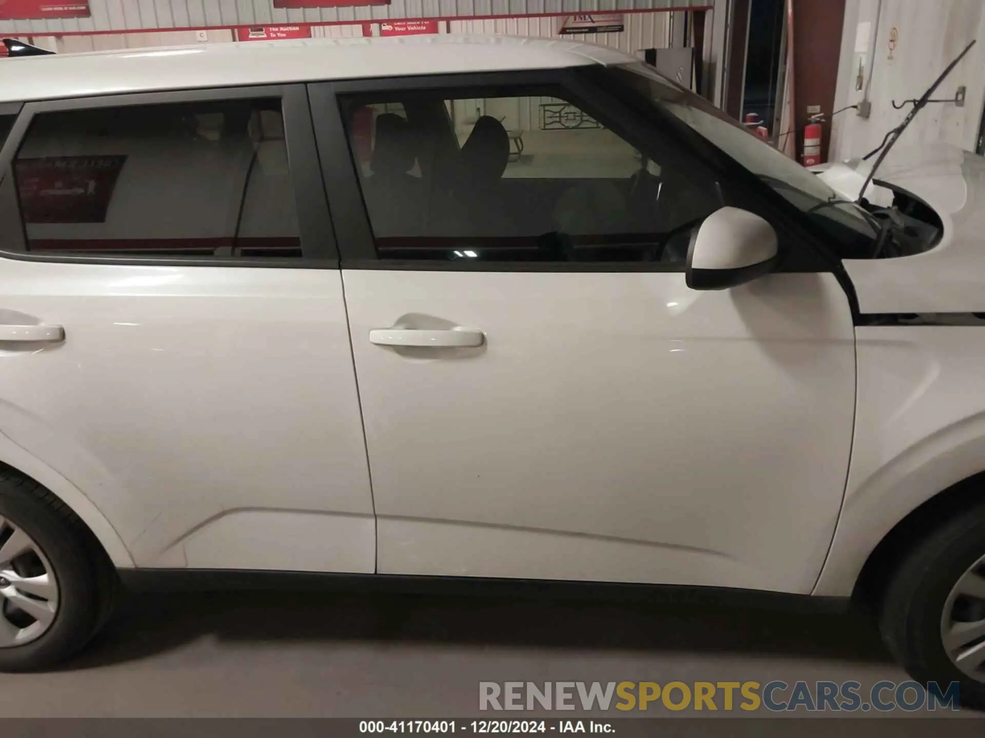 13 fotografías del automóvil dañado KNDJ23AU2L7071150 KIA SOUL 2020