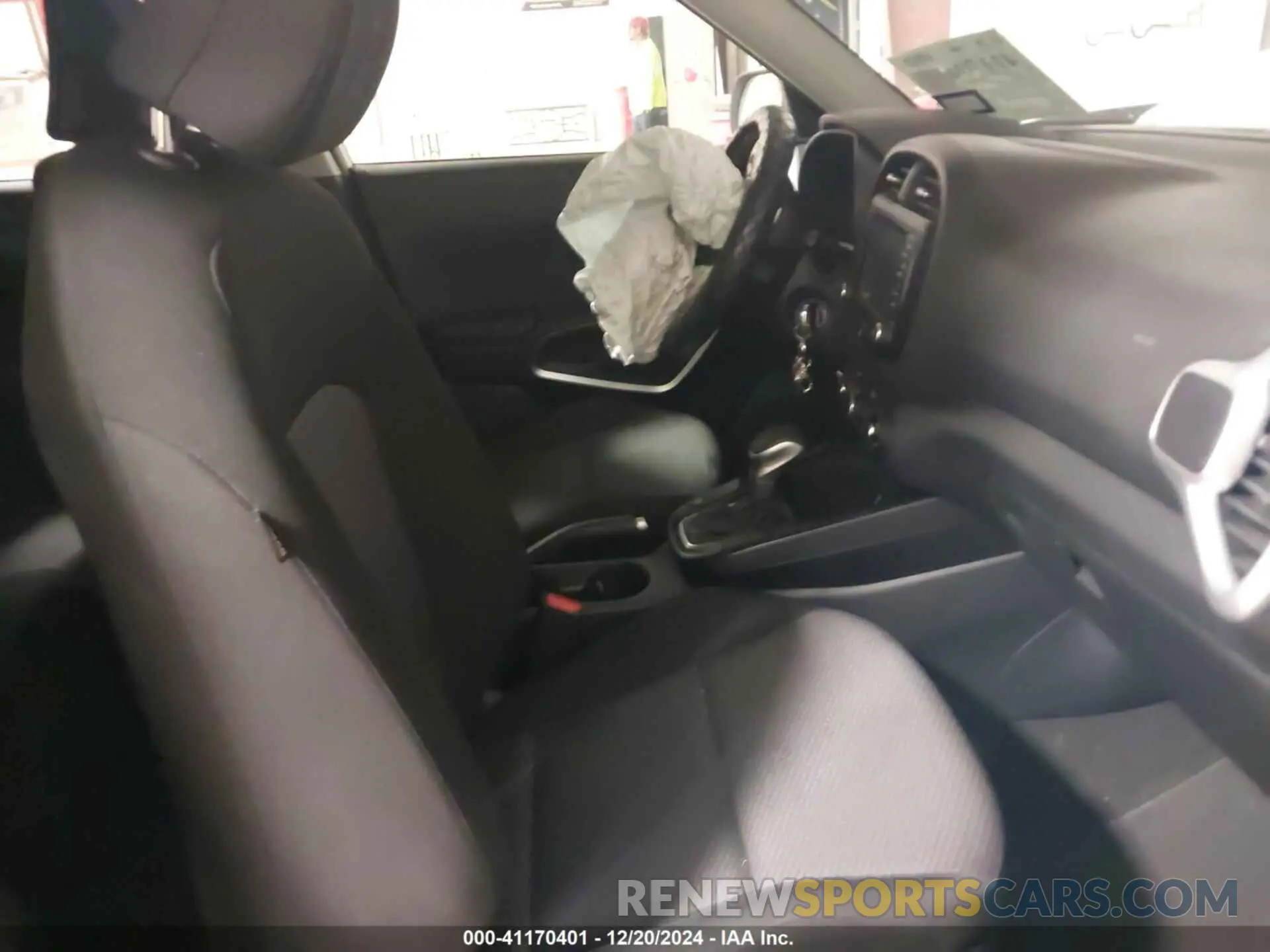 5 fotografías del automóvil dañado KNDJ23AU2L7071150 KIA SOUL 2020