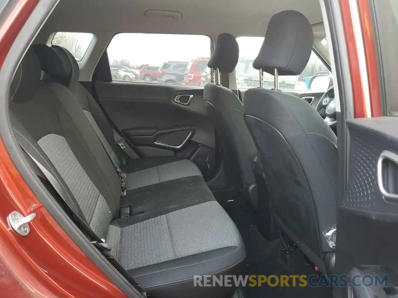 11 fotografías del automóvil dañado KNDJ23AU2L7098168 KIA SOUL 2020