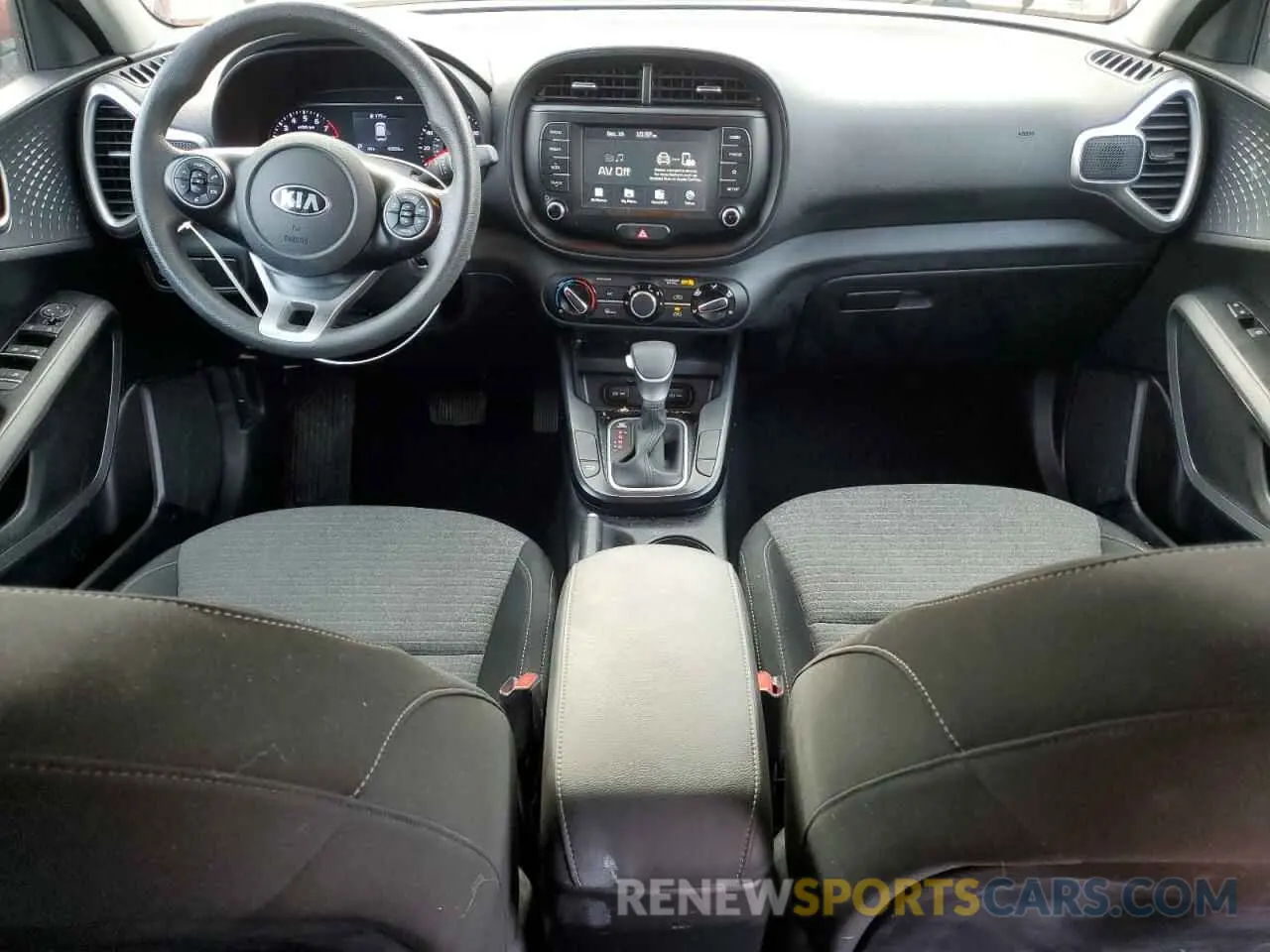 8 fotografías del automóvil dañado KNDJ23AU2L7098168 KIA SOUL 2020