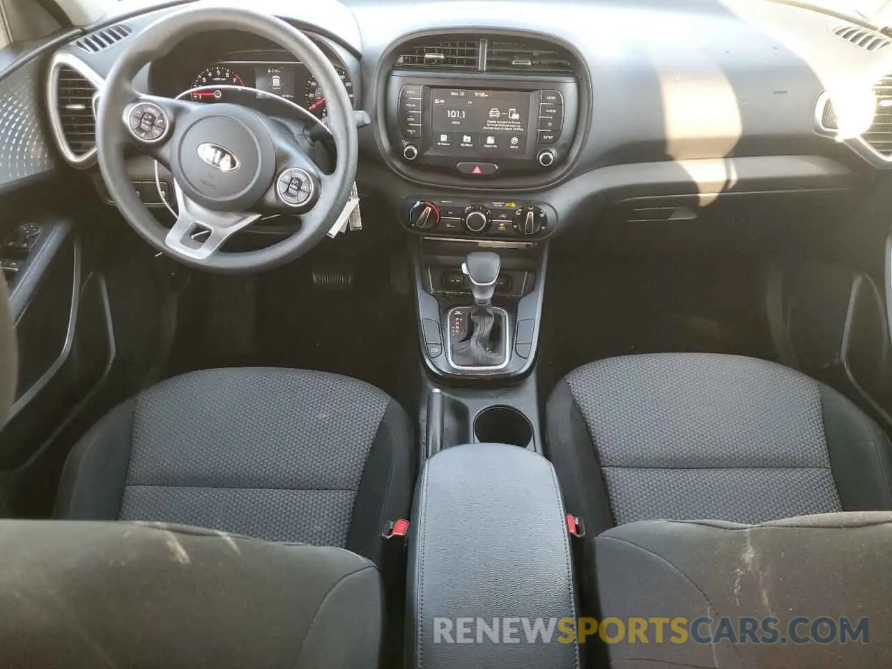 8 fotografías del automóvil dañado KNDJ23AU2L7110853 KIA SOUL 2020