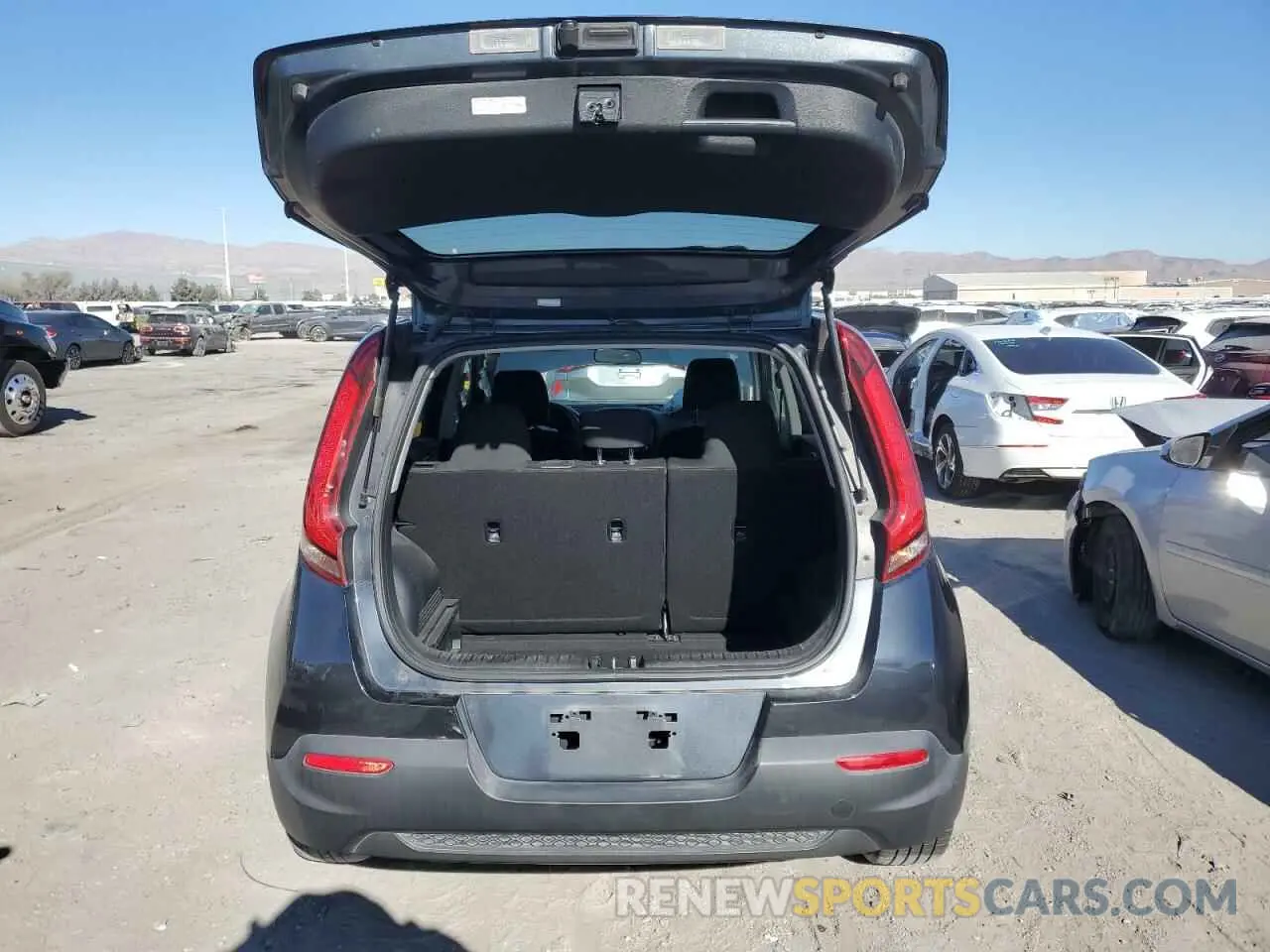 6 fotografías del automóvil dañado KNDJ23AU2L7116281 KIA SOUL 2020