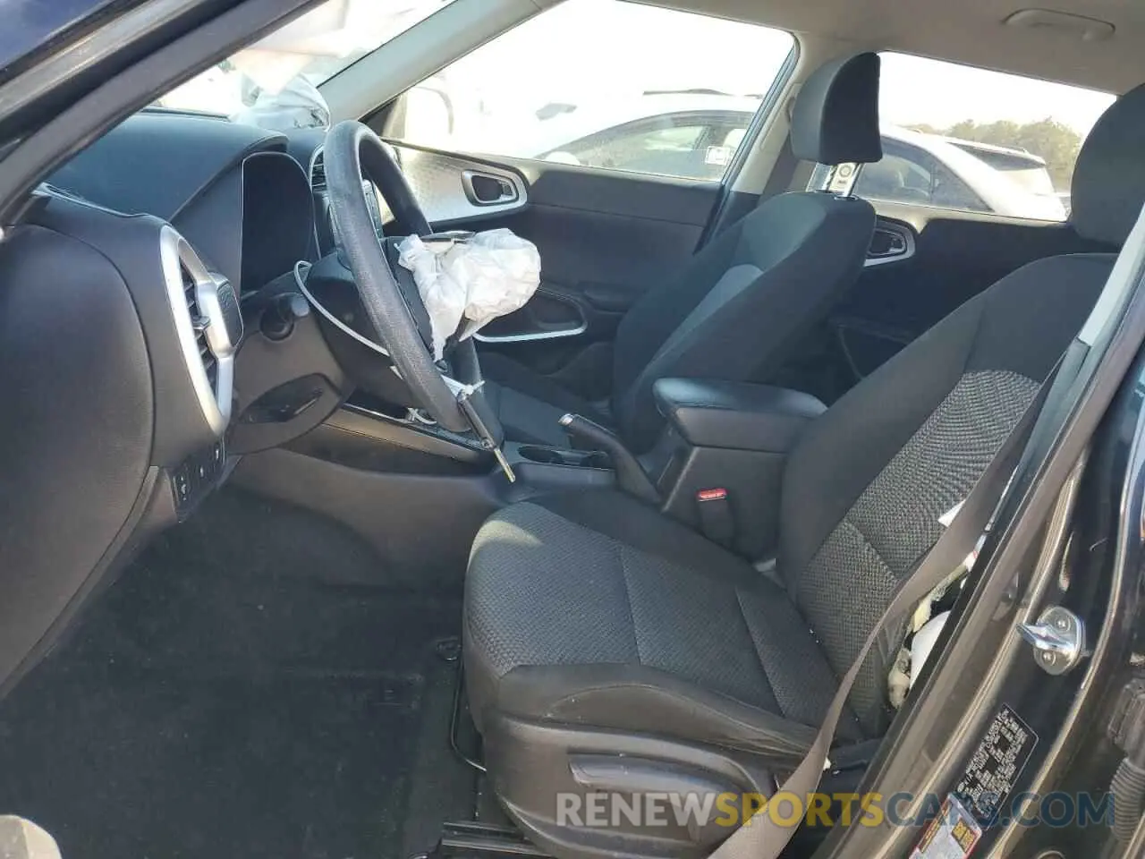 7 fotografías del automóvil dañado KNDJ23AU2L7116281 KIA SOUL 2020
