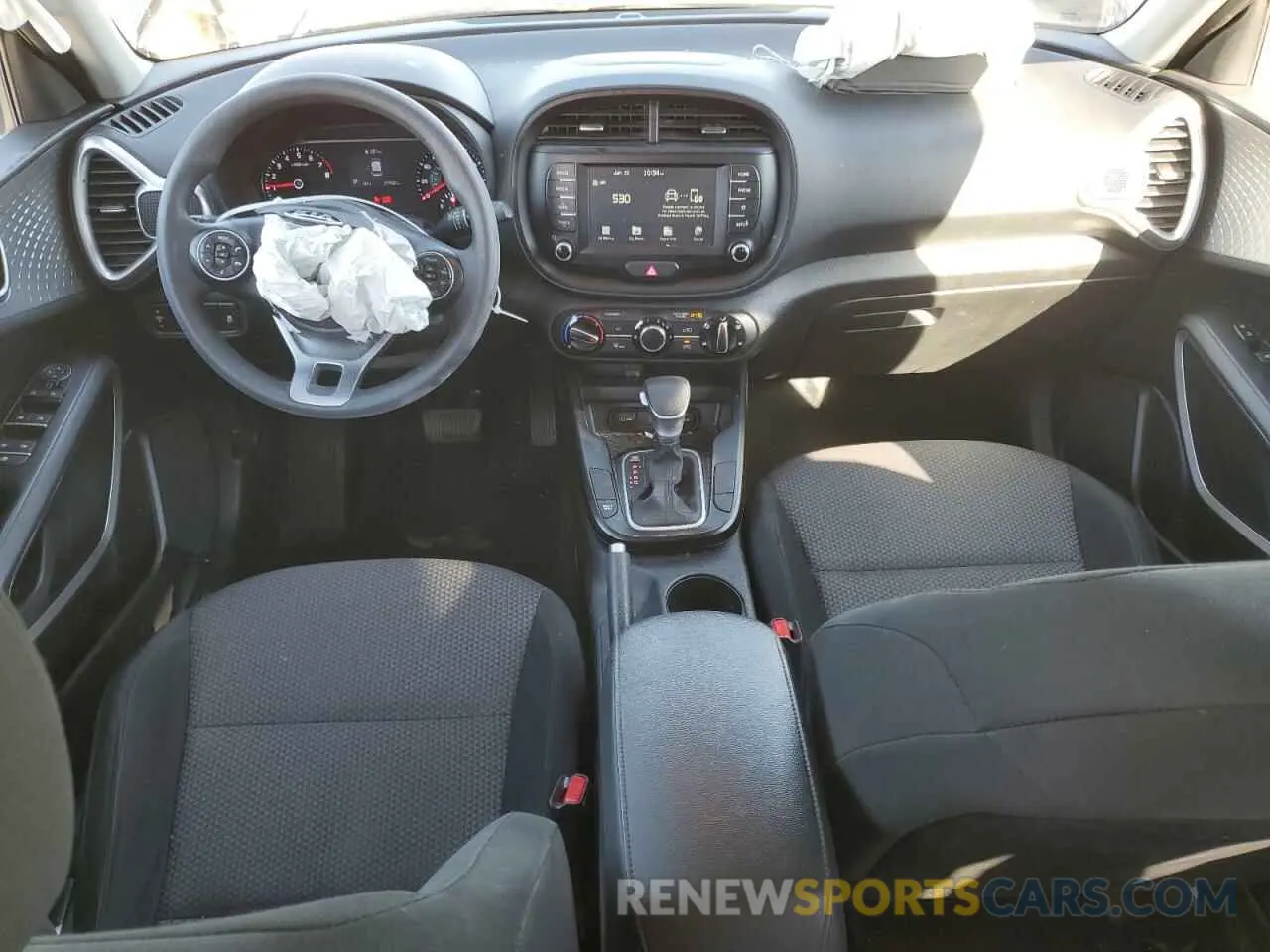 8 fotografías del automóvil dañado KNDJ23AU2L7116281 KIA SOUL 2020