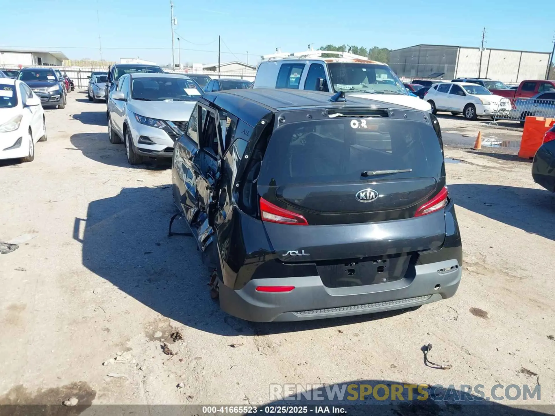 3 fotografías del automóvil dañado KNDJ23AU2L7120735 KIA SOUL 2020