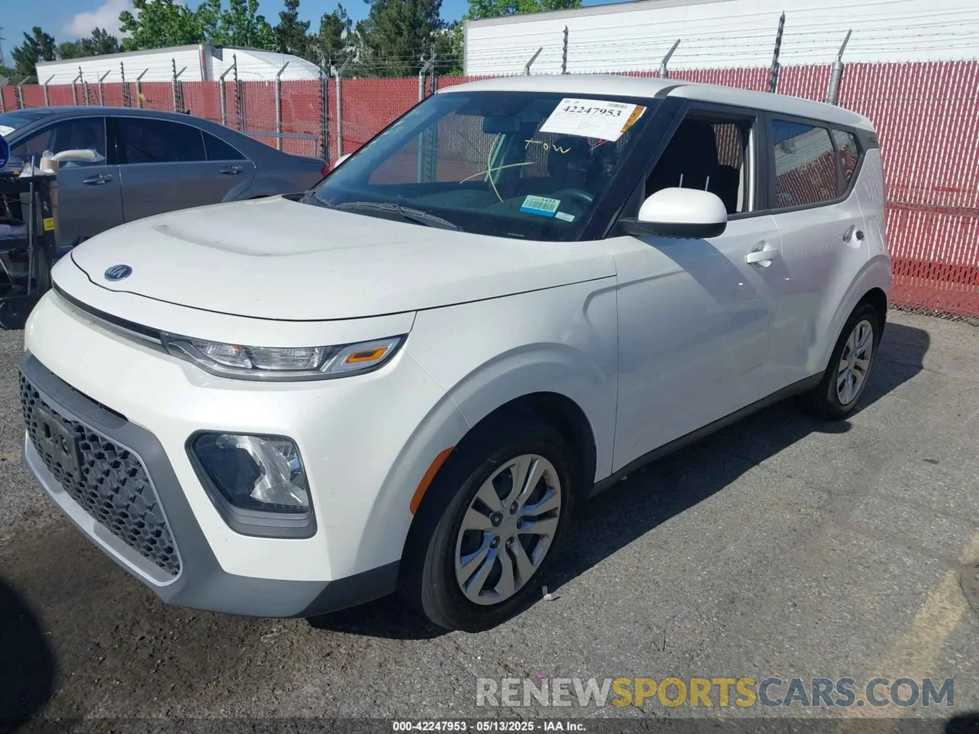 2 fotografías del automóvil dañado KNDJ23AU2L7701202 KIA SOUL 2020