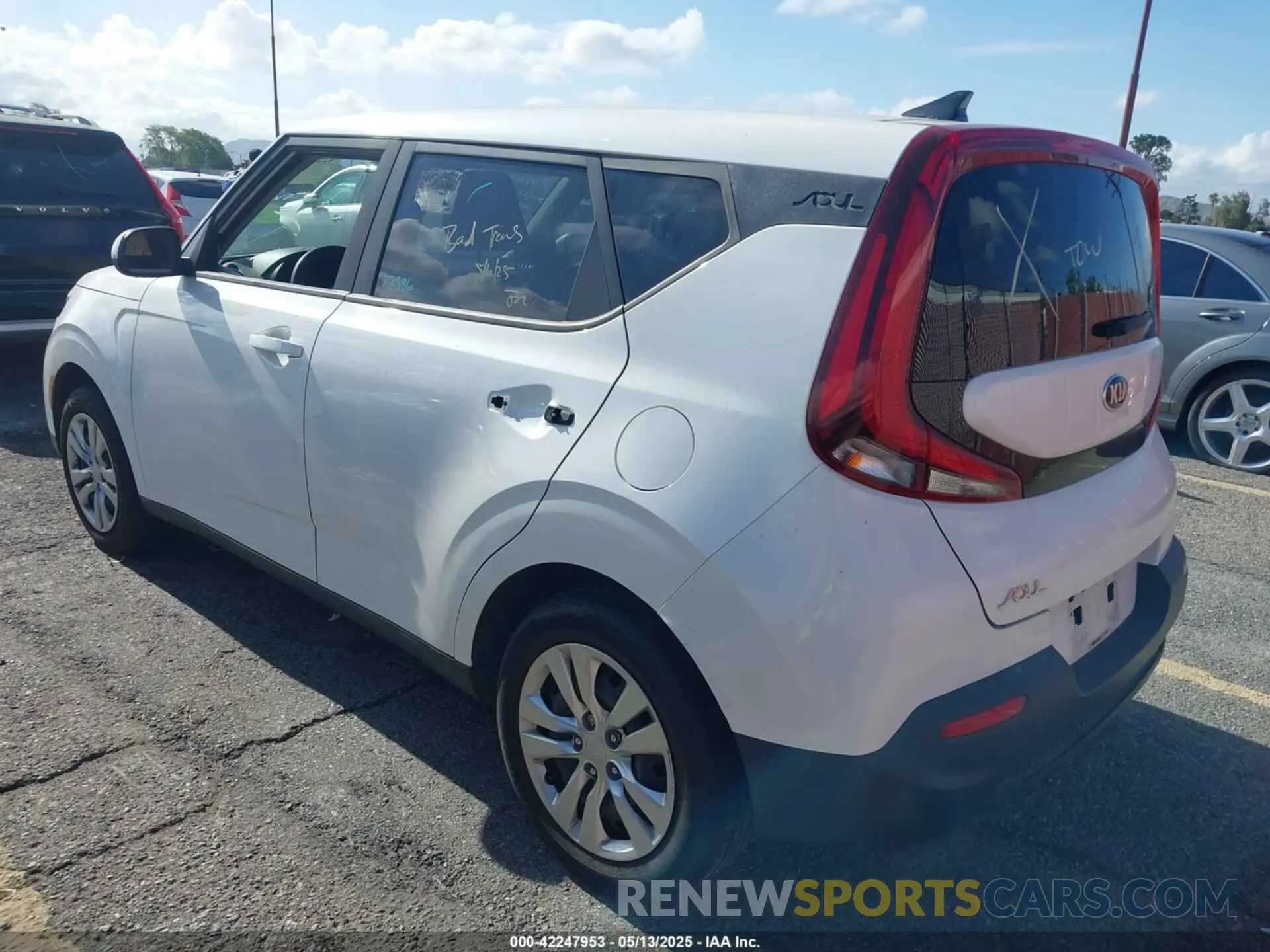 3 fotografías del automóvil dañado KNDJ23AU2L7701202 KIA SOUL 2020