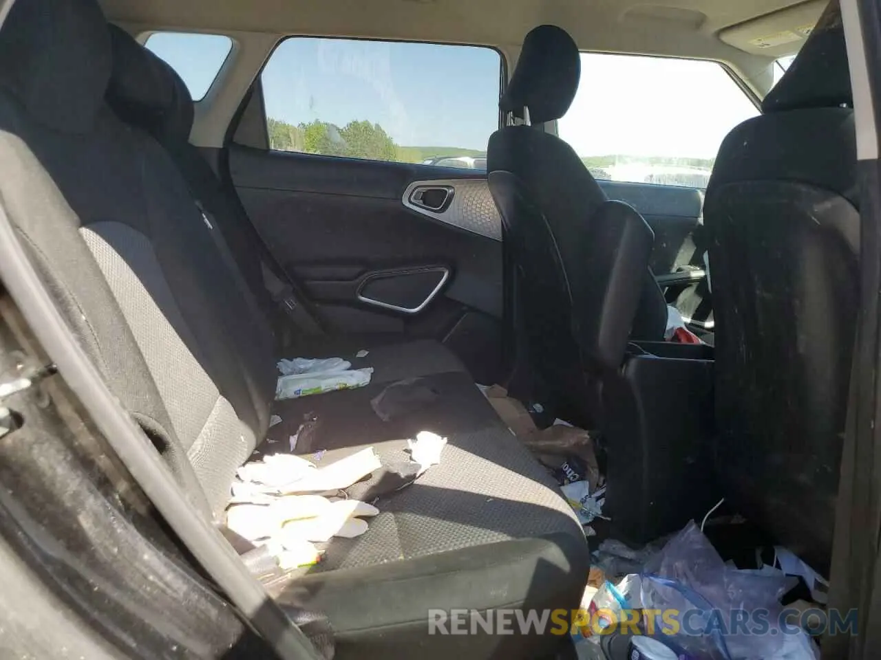 11 fotografías del automóvil dañado KNDJ23AU2L7712541 KIA SOUL 2020