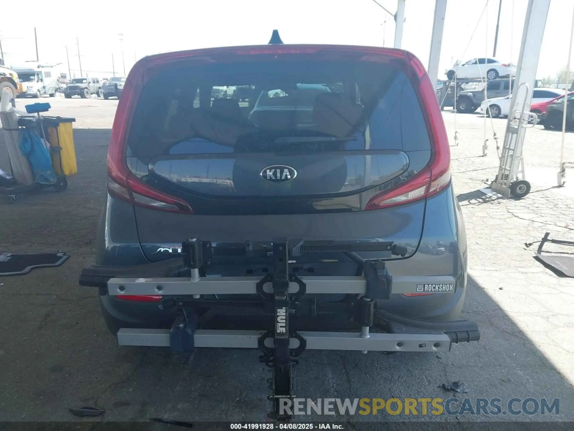 16 fotografías del automóvil dañado KNDJ23AU2L7715620 KIA SOUL 2020