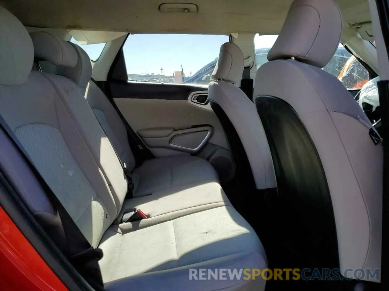 10 fotografías del automóvil dañado KNDJ23AU2L7720722 KIA SOUL 2020