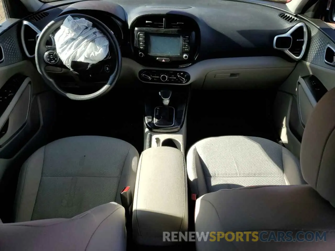 8 fotografías del automóvil dañado KNDJ23AU2L7720722 KIA SOUL 2020
