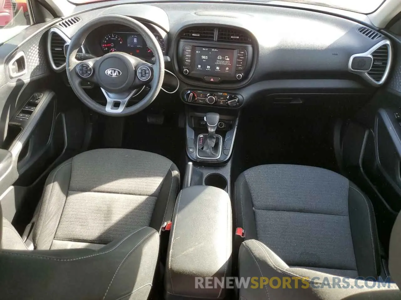 8 fotografías del automóvil dañado KNDJ23AU2L7726228 KIA SOUL 2020
