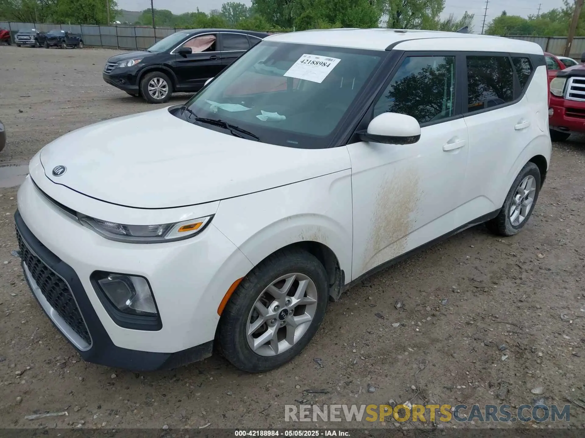 2 fotografías del automóvil dañado KNDJ23AU3L7017808 KIA SOUL 2020
