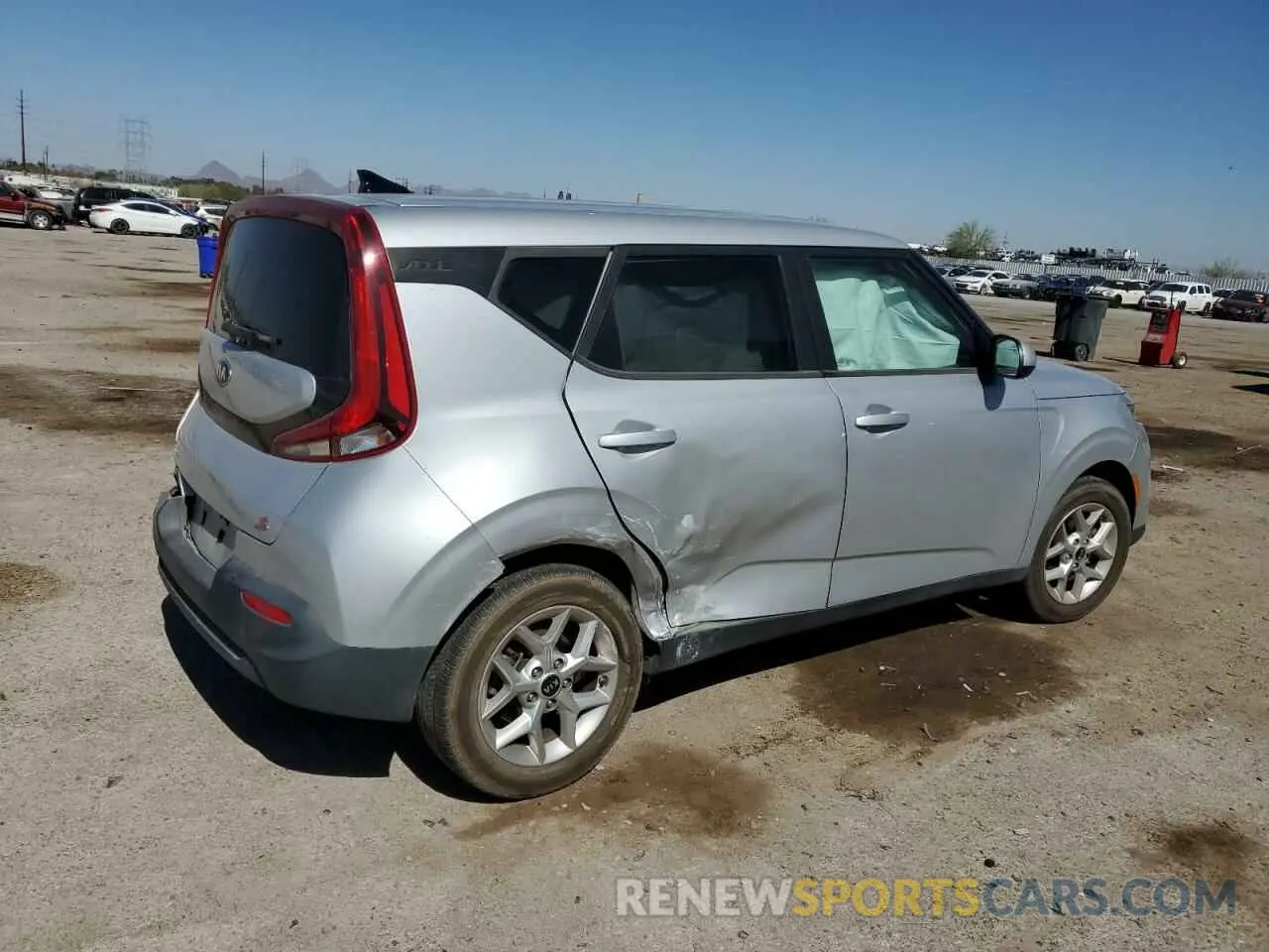 3 fotografías del automóvil dañado KNDJ23AU3L7019039 KIA SOUL 2020