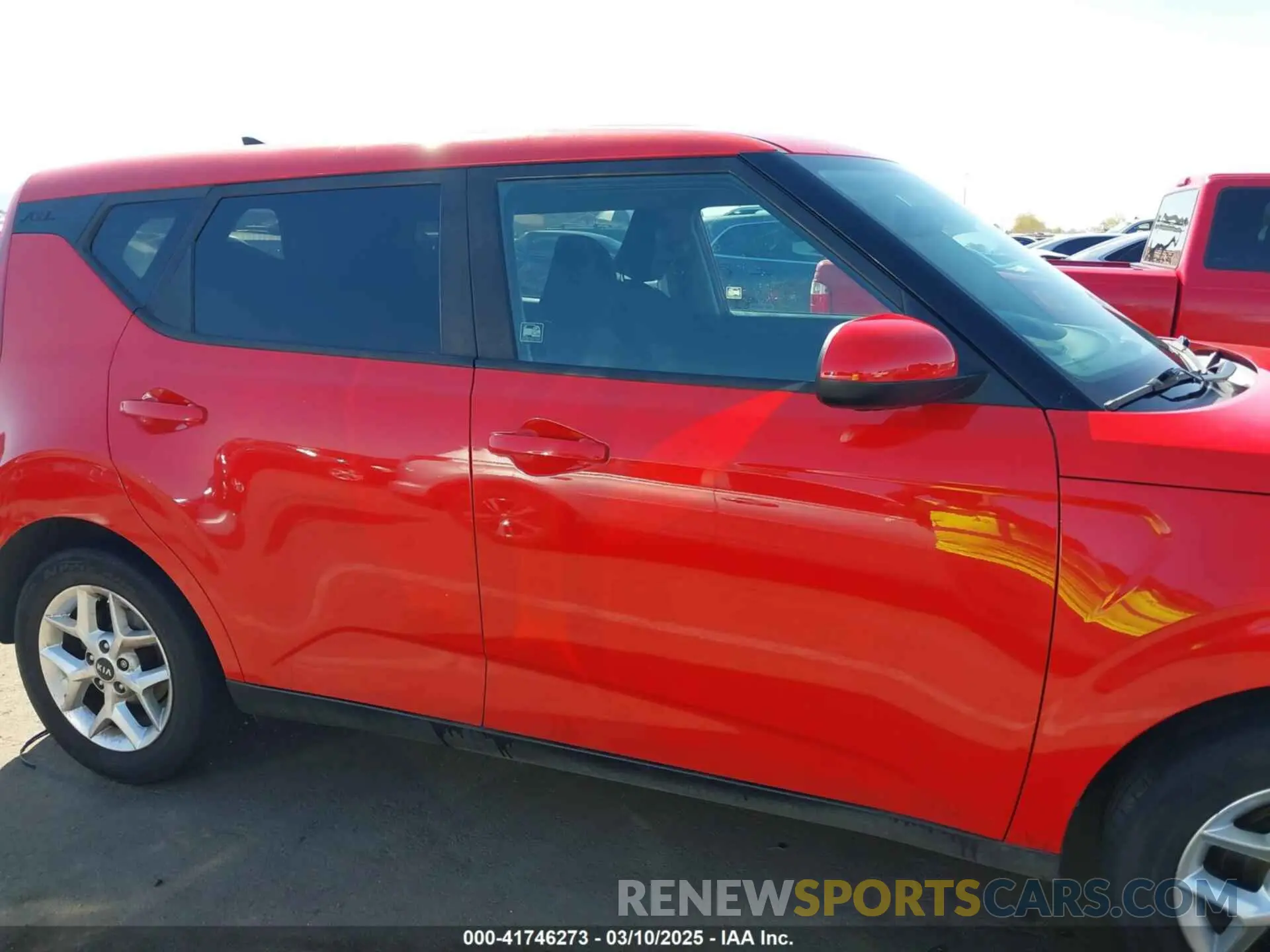 13 fotografías del automóvil dañado KNDJ23AU3L7025665 KIA SOUL 2020