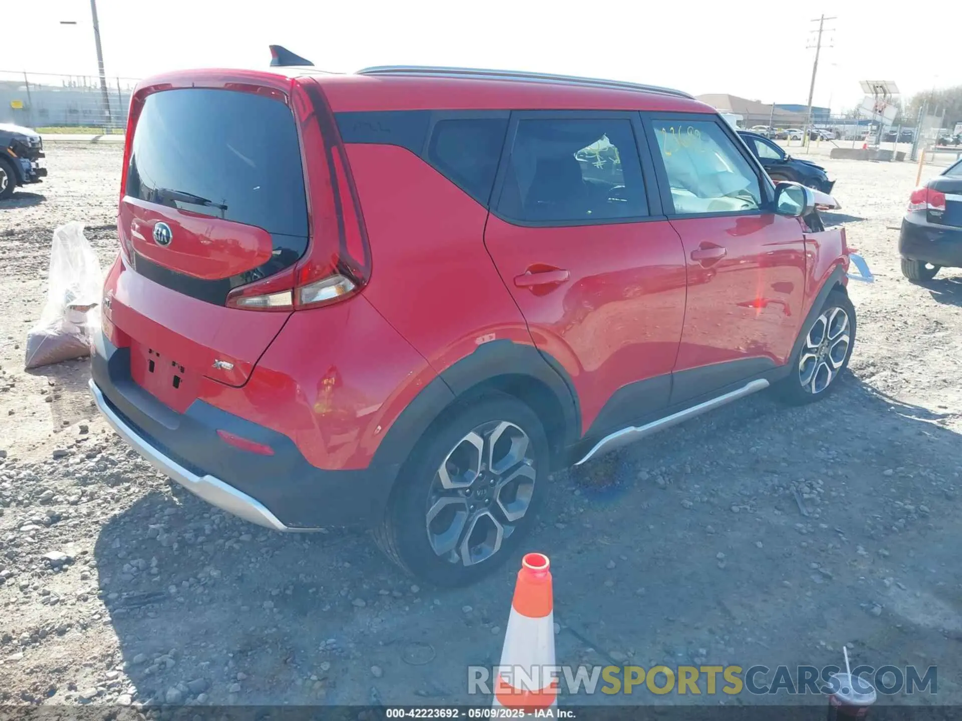 4 fotografías del automóvil dañado KNDJ23AU3L7029506 KIA SOUL 2020