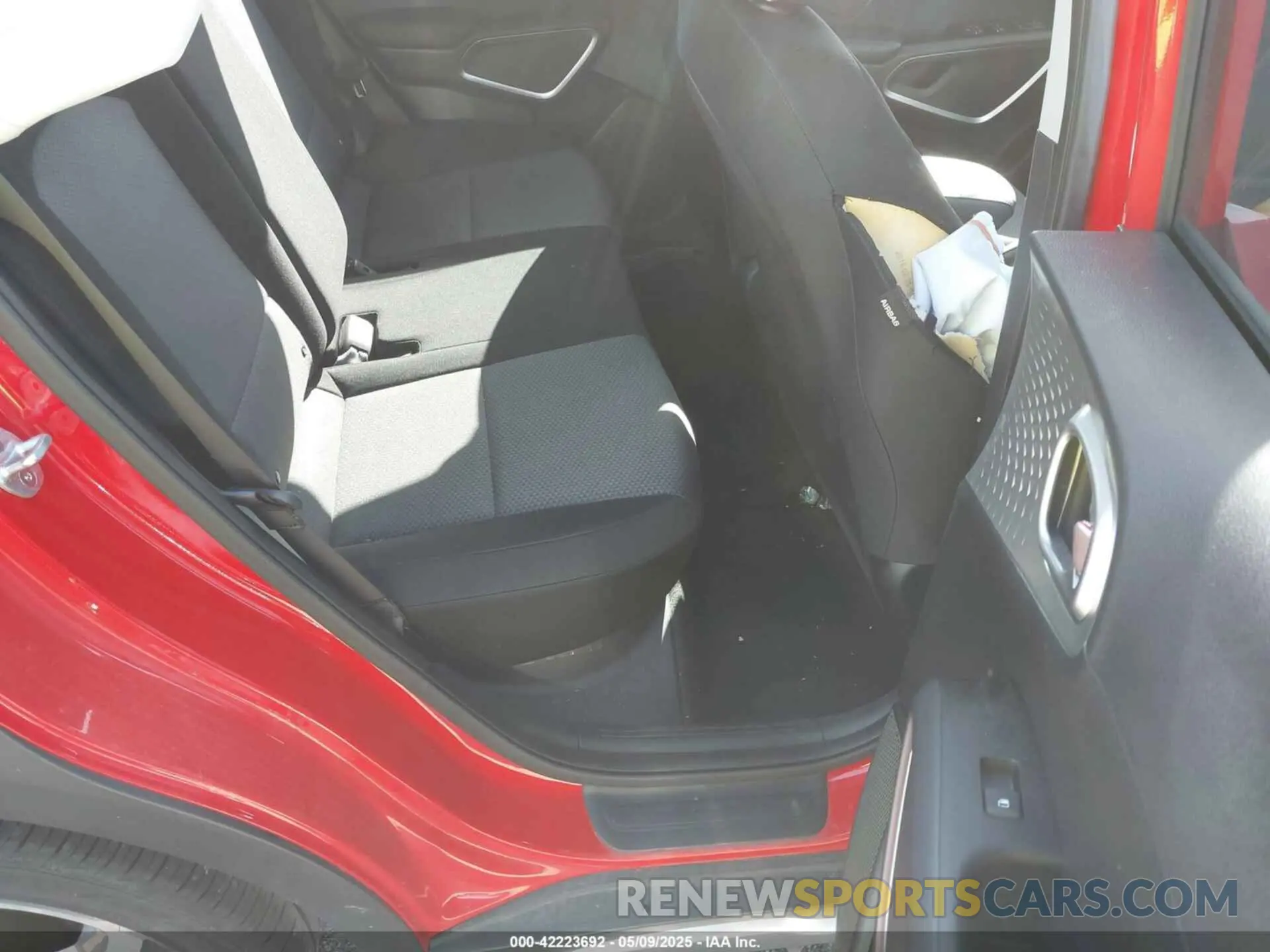 8 fotografías del automóvil dañado KNDJ23AU3L7029506 KIA SOUL 2020