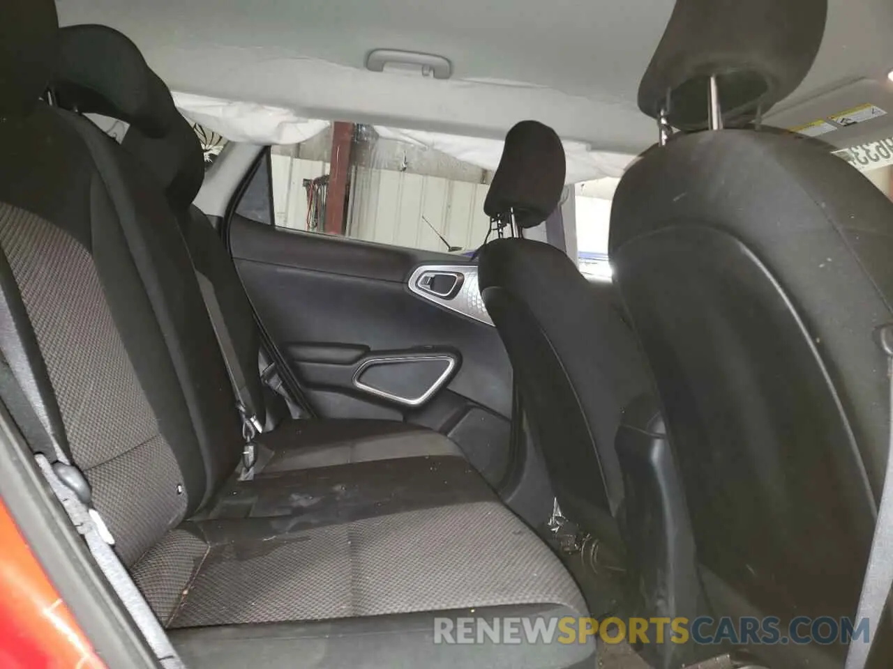 10 fotografías del automóvil dañado KNDJ23AU3L7067768 KIA SOUL 2020