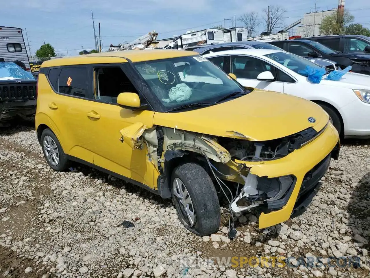 4 fotografías del automóvil dañado KNDJ23AU3L7067818 KIA SOUL 2020