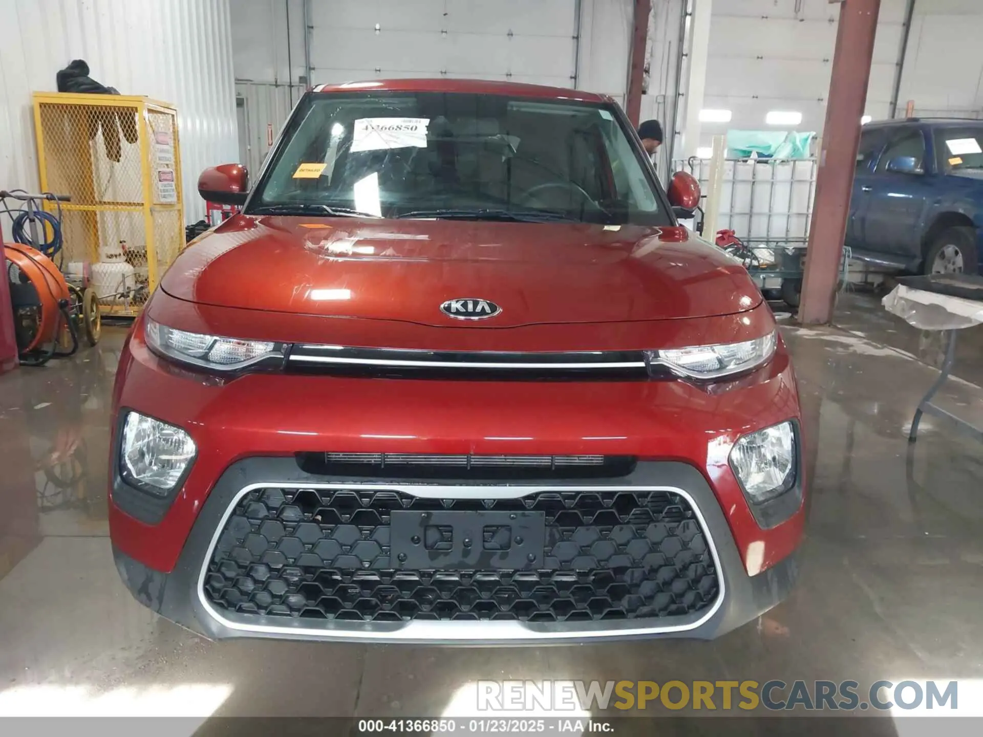 13 fotografías del automóvil dañado KNDJ23AU3L7077717 KIA SOUL 2020