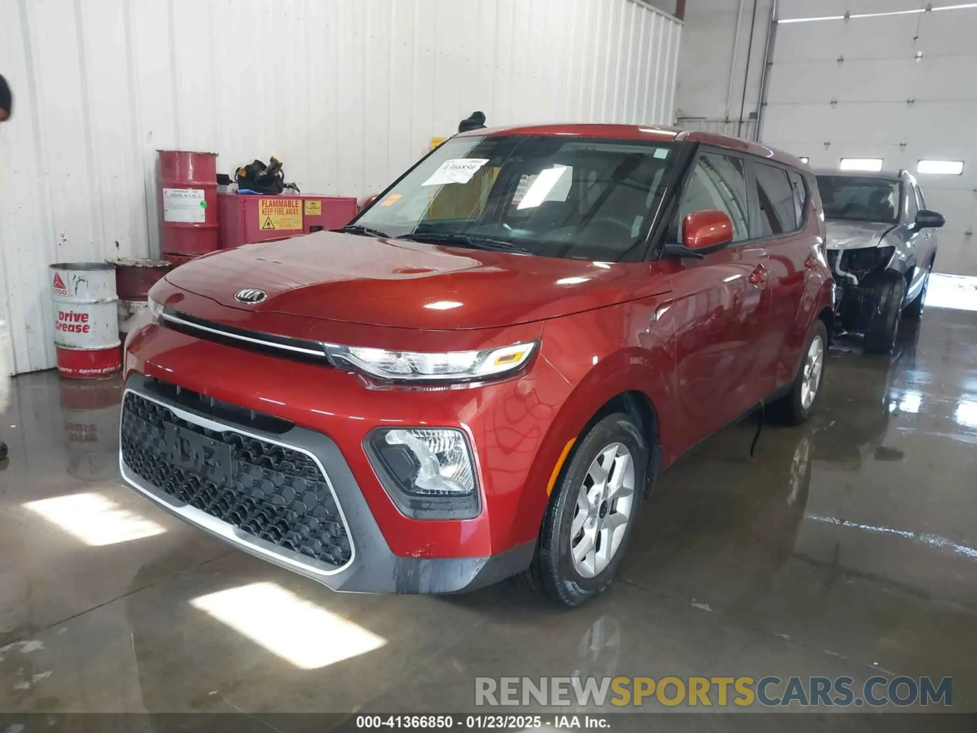 2 fotografías del automóvil dañado KNDJ23AU3L7077717 KIA SOUL 2020