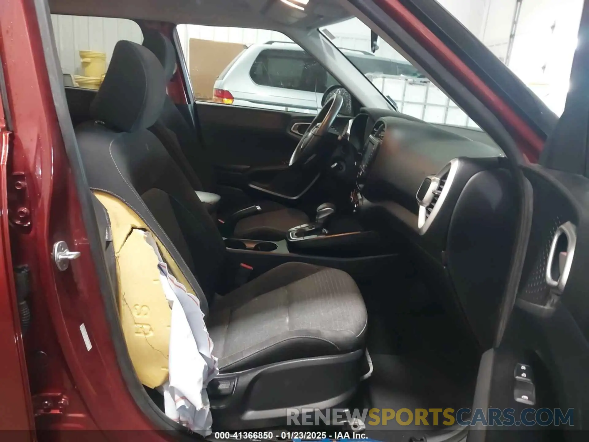 5 fotografías del automóvil dañado KNDJ23AU3L7077717 KIA SOUL 2020