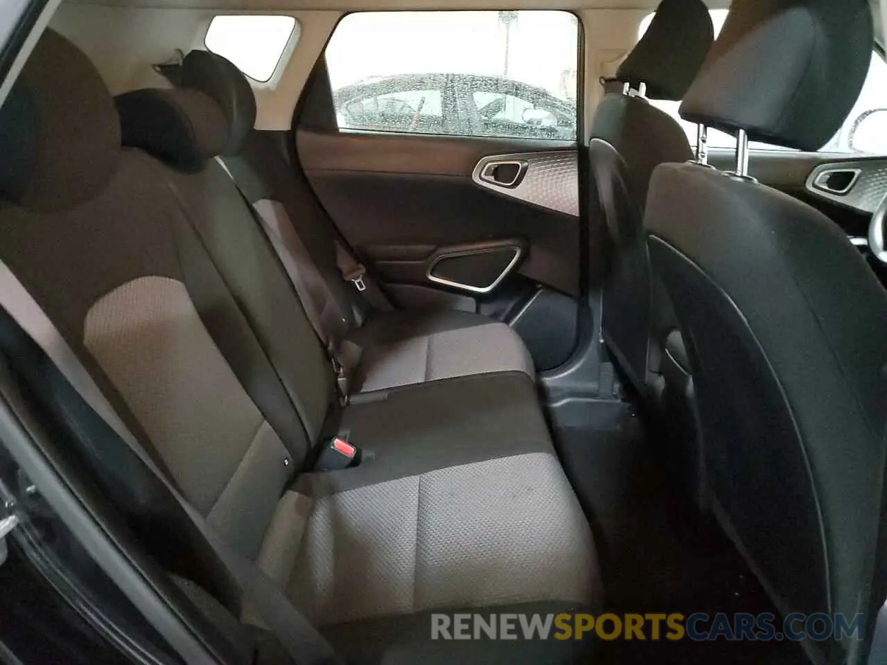 11 fotografías del automóvil dañado KNDJ23AU3L7083341 KIA SOUL 2020