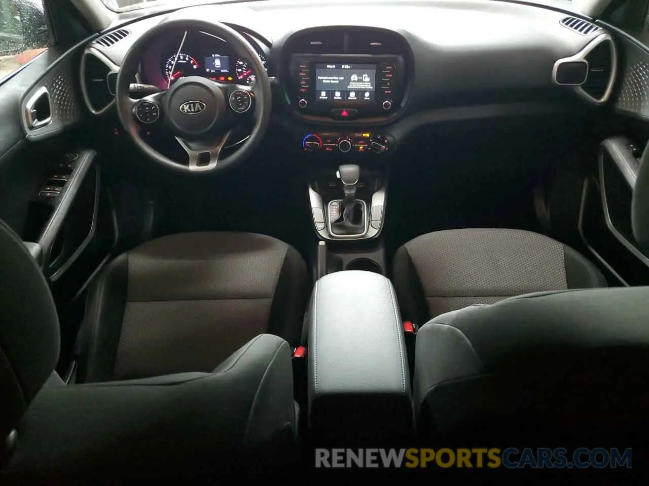 8 fotografías del automóvil dañado KNDJ23AU3L7083341 KIA SOUL 2020