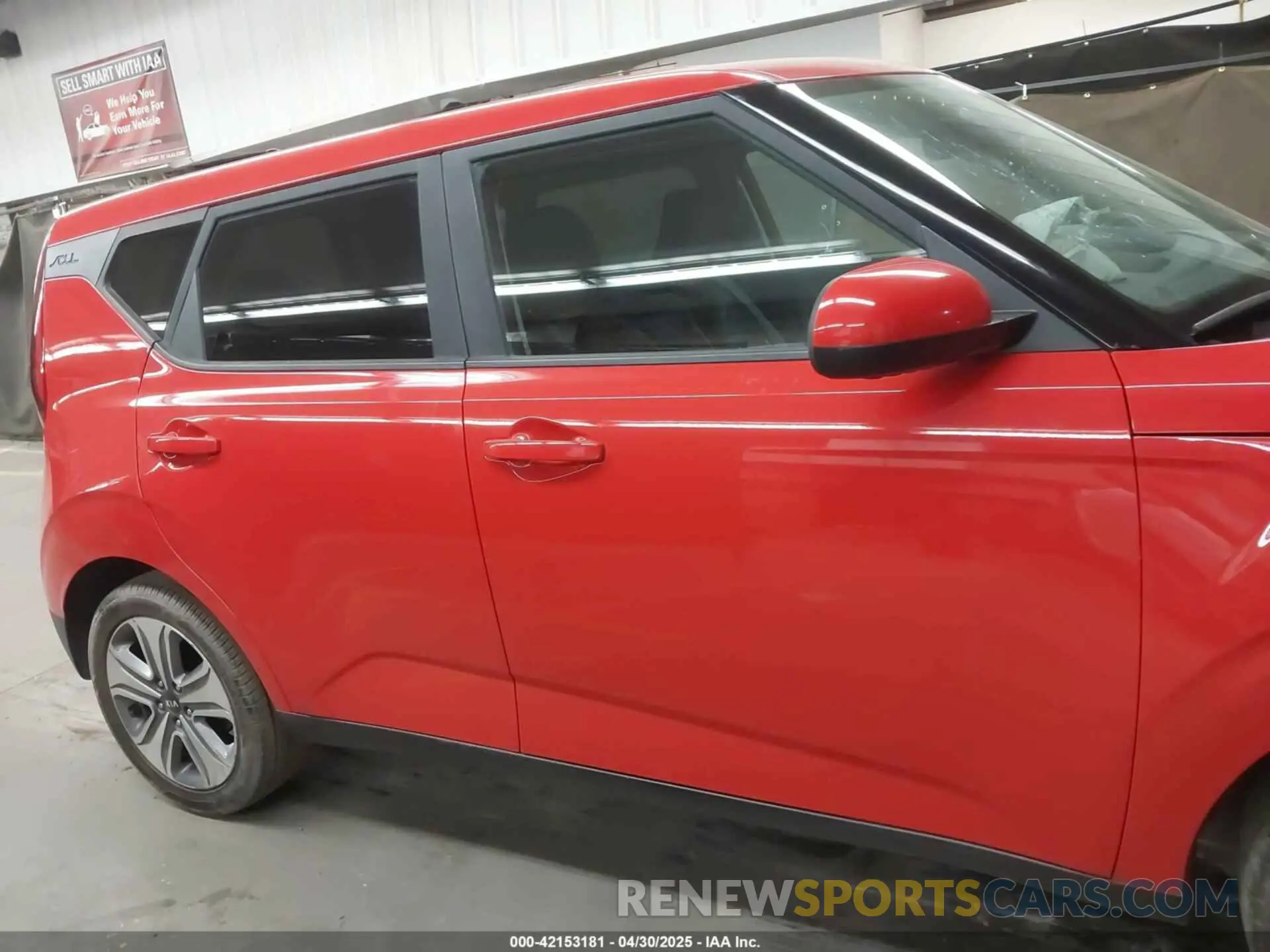12 fotografías del automóvil dañado KNDJ23AU3L7702150 KIA SOUL 2020