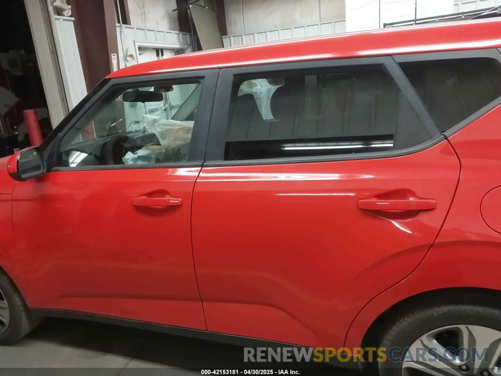 13 fotografías del automóvil dañado KNDJ23AU3L7702150 KIA SOUL 2020
