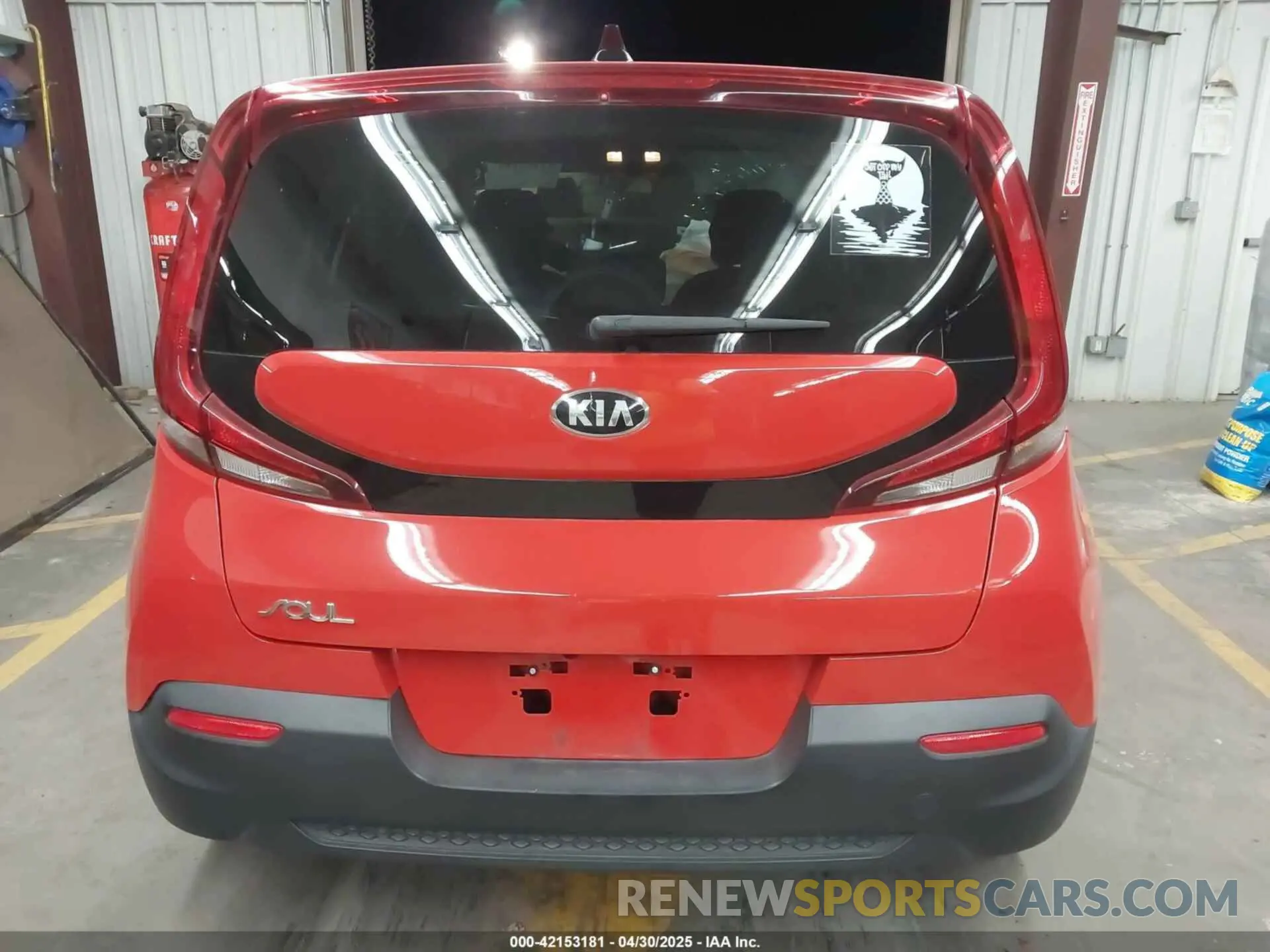 15 fotografías del automóvil dañado KNDJ23AU3L7702150 KIA SOUL 2020