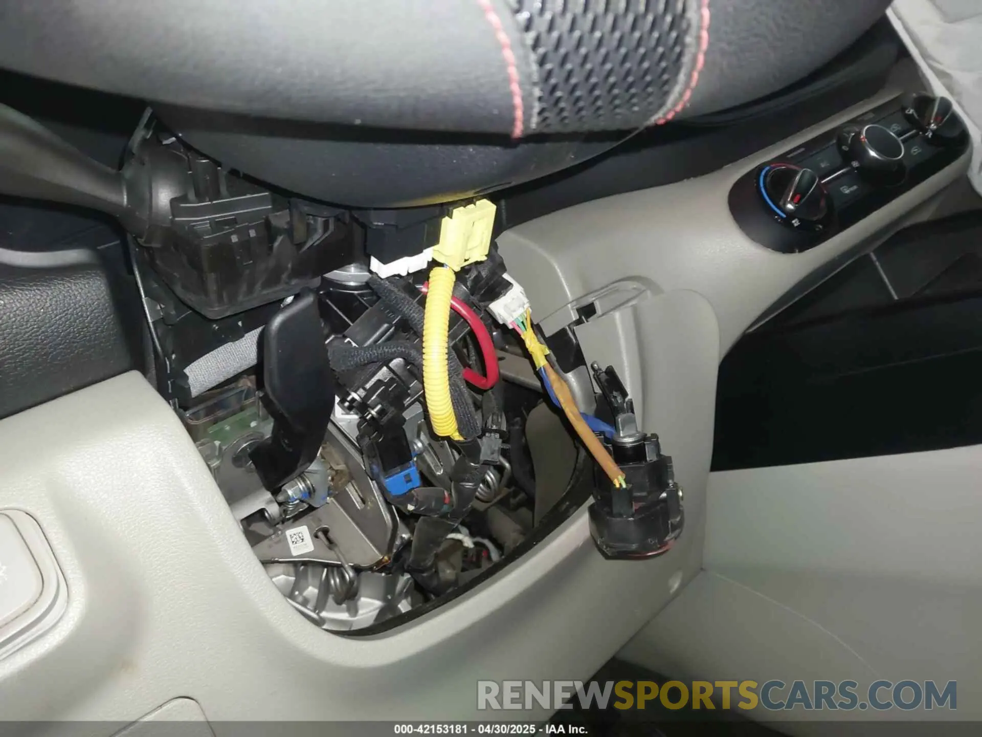 16 fotografías del automóvil dañado KNDJ23AU3L7702150 KIA SOUL 2020