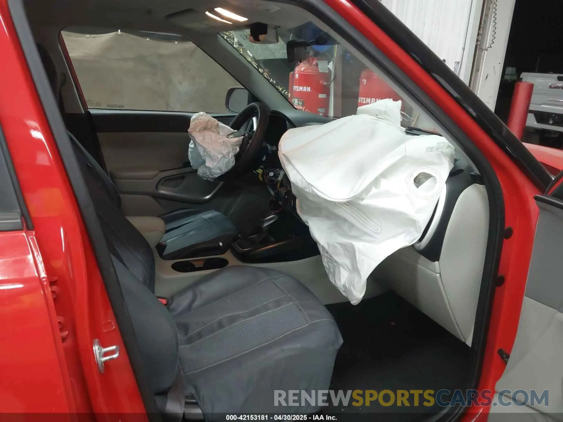 5 fotografías del automóvil dañado KNDJ23AU3L7702150 KIA SOUL 2020