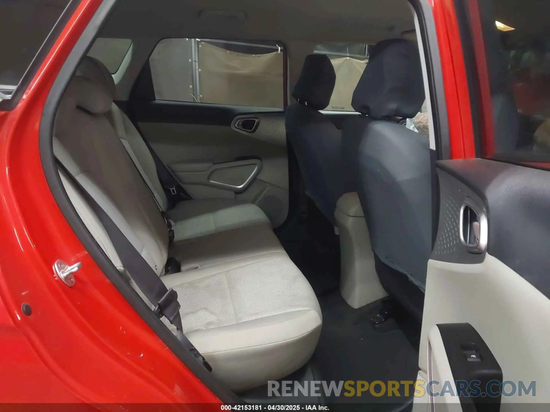 8 fotografías del automóvil dañado KNDJ23AU3L7702150 KIA SOUL 2020