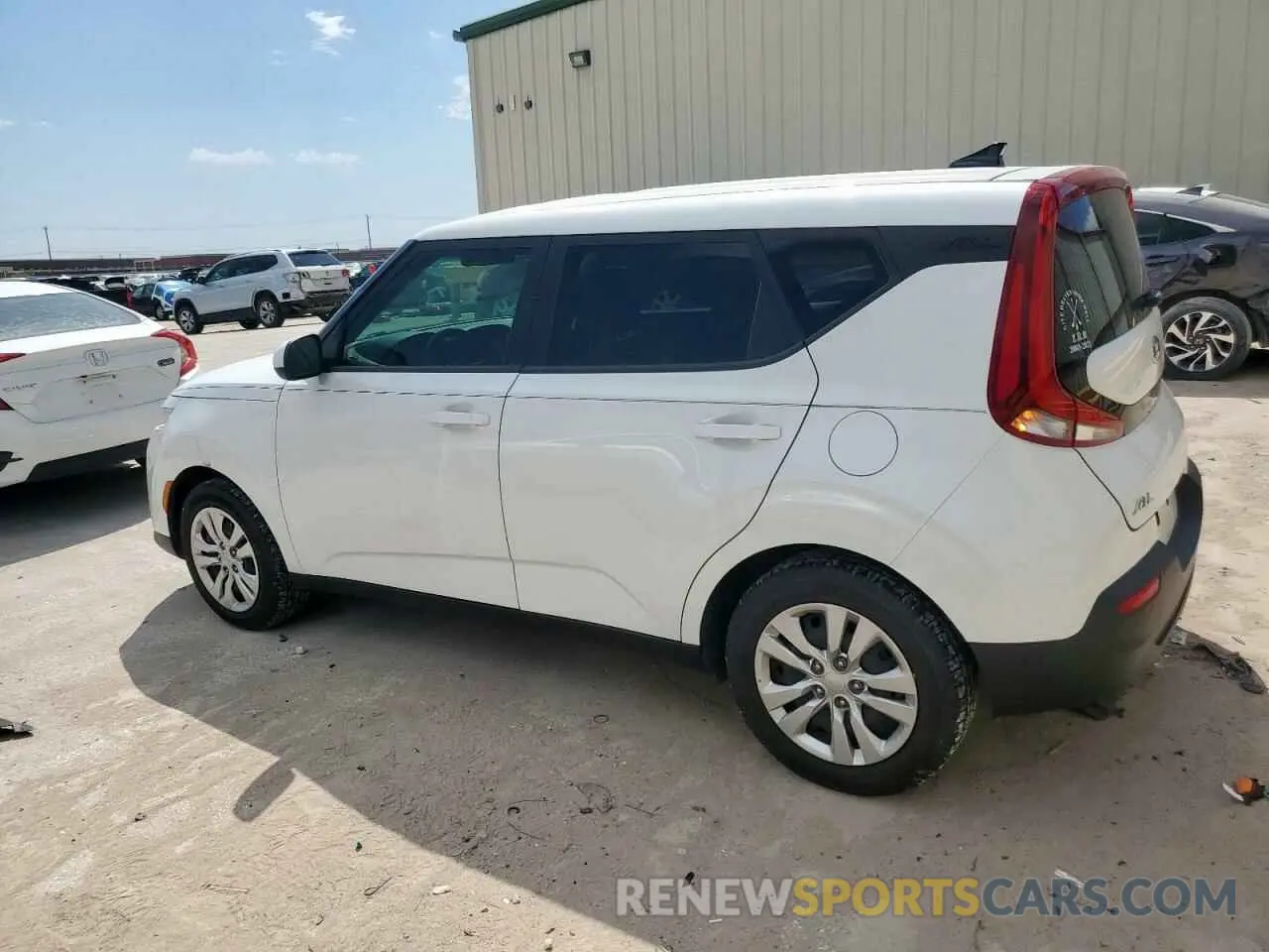 2 fotografías del automóvil dañado KNDJ23AU3L7709504 KIA SOUL 2020