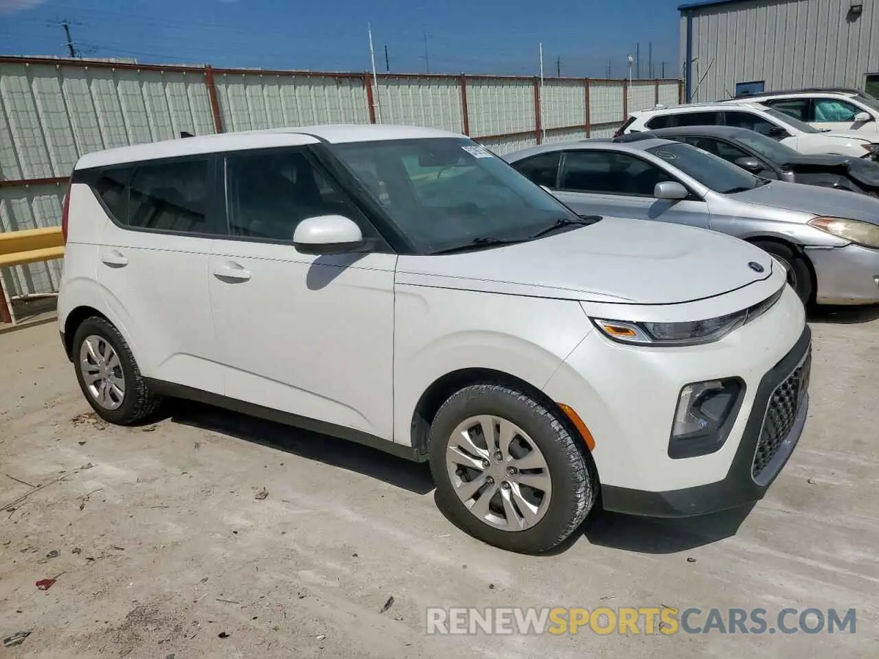 4 fotografías del automóvil dañado KNDJ23AU3L7709504 KIA SOUL 2020