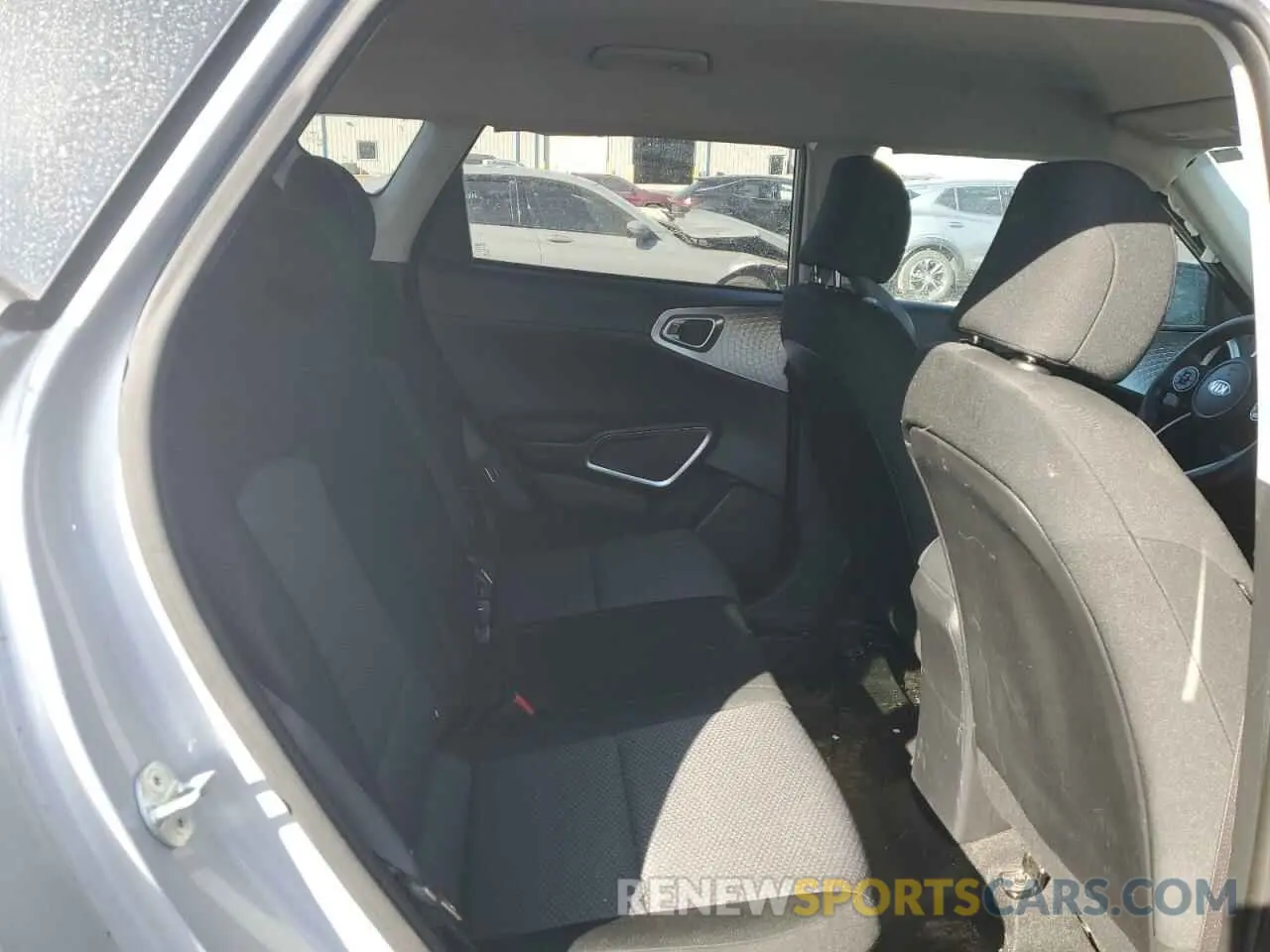 11 fotografías del automóvil dañado KNDJ23AU3L7716534 KIA SOUL 2020