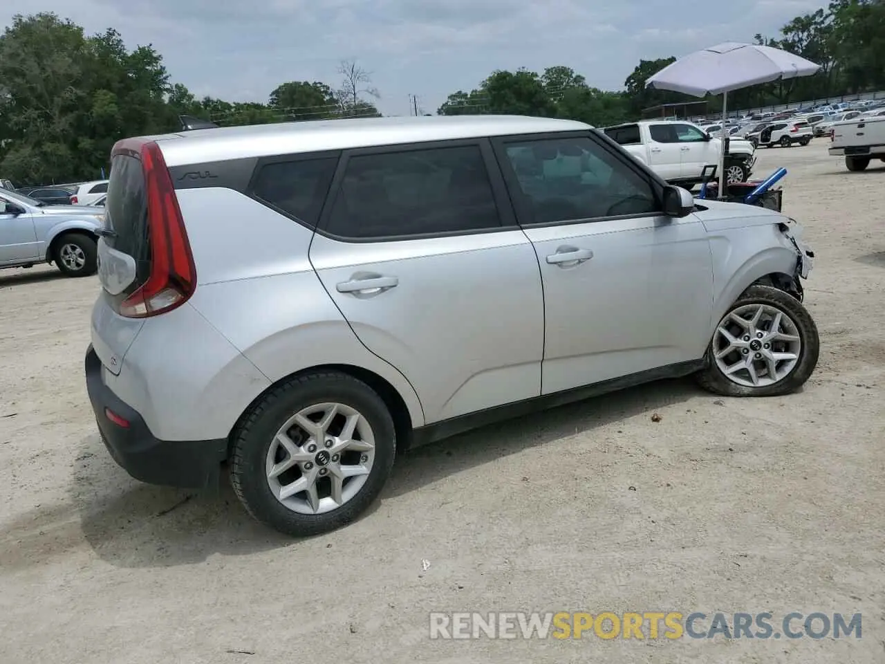 3 fotografías del automóvil dañado KNDJ23AU3L7716596 KIA SOUL 2020