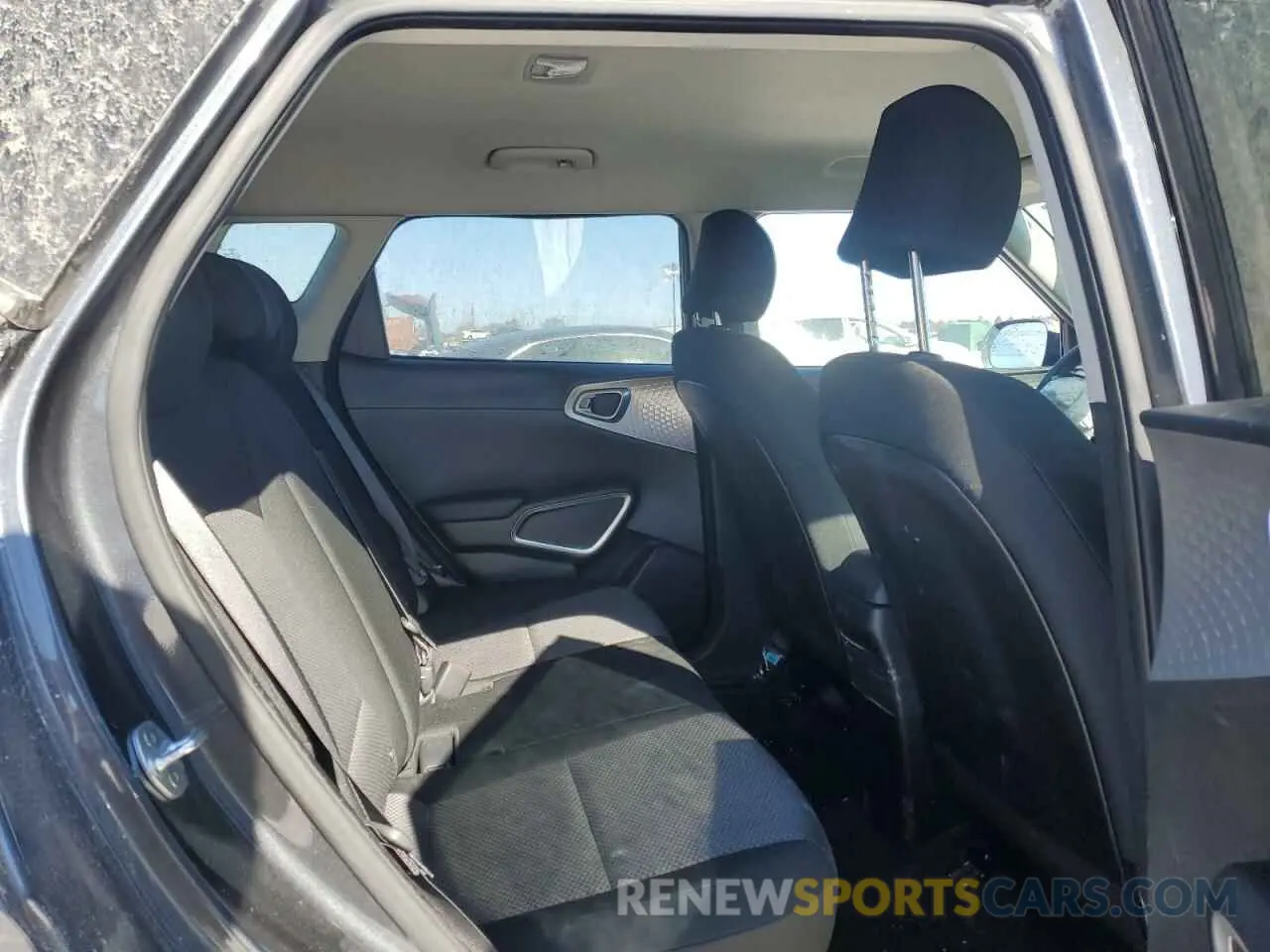 10 fotografías del automóvil dañado KNDJ23AU3L7727727 KIA SOUL 2020