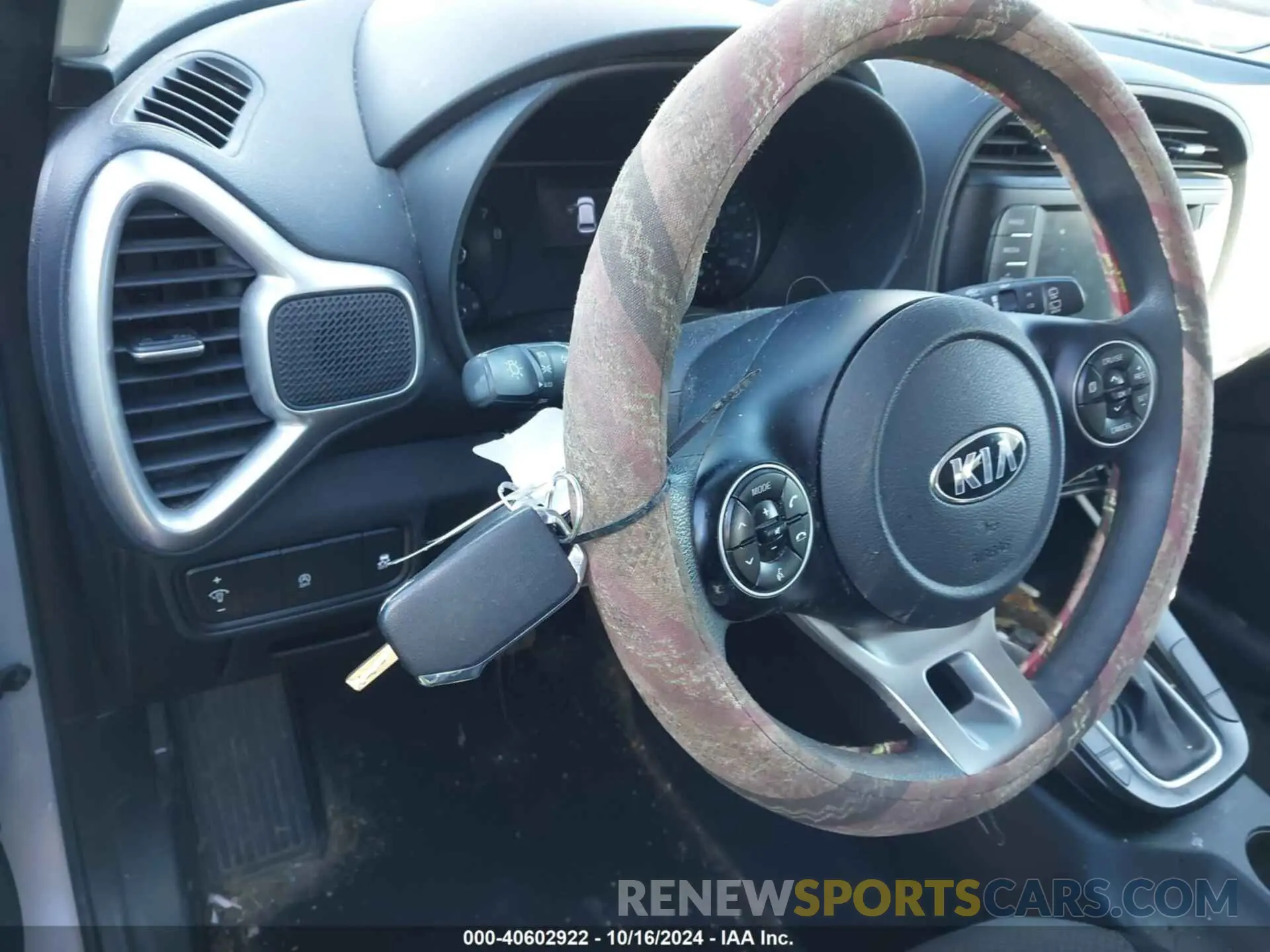 11 fotografías del automóvil dañado KNDJ23AU3L7728442 KIA SOUL 2020