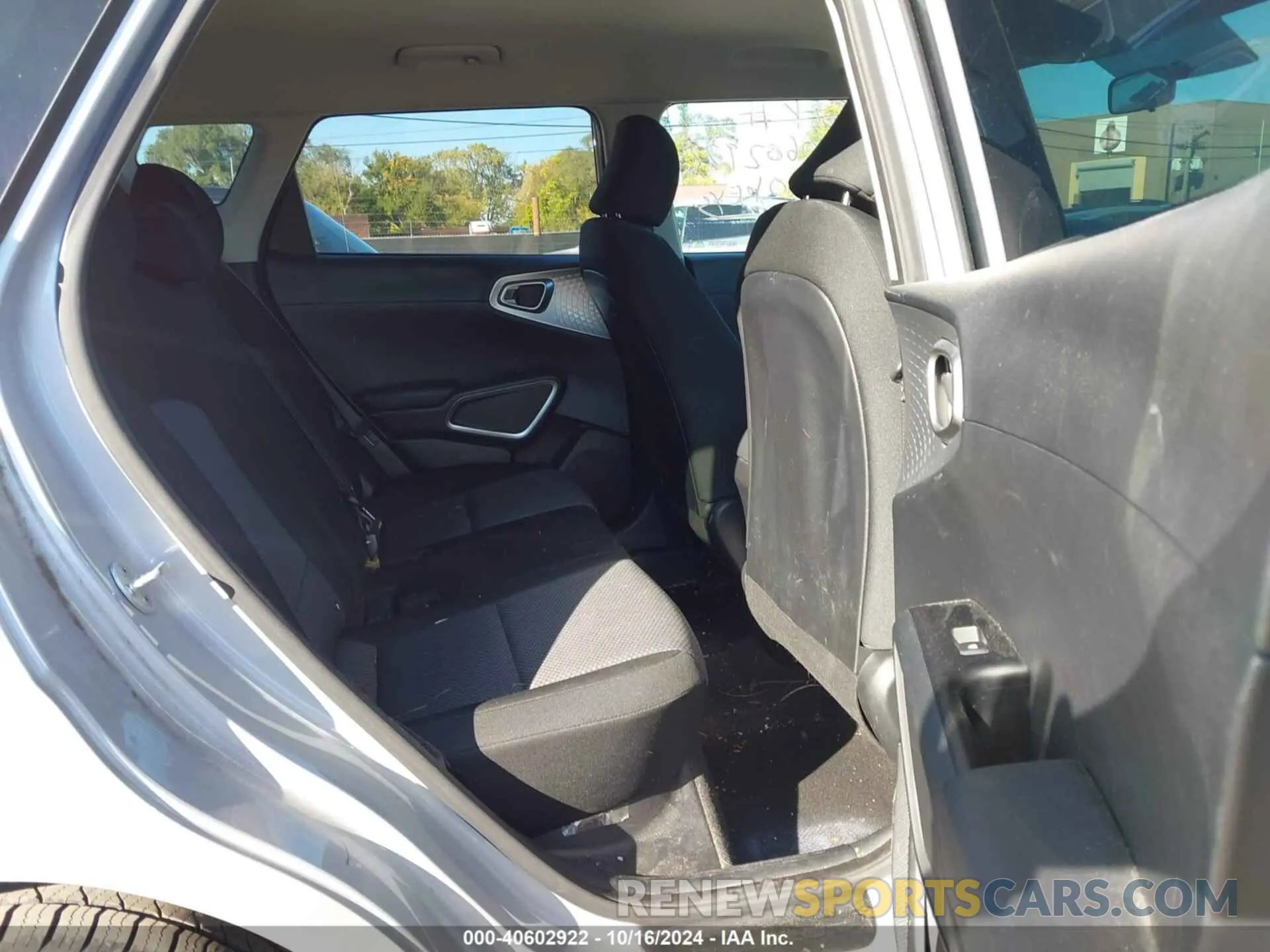8 fotografías del automóvil dañado KNDJ23AU3L7728442 KIA SOUL 2020