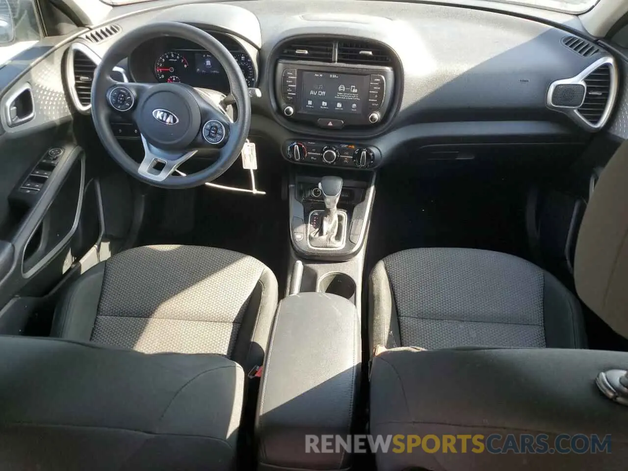 8 fotografías del automóvil dañado KNDJ23AU3L7730188 KIA SOUL 2020