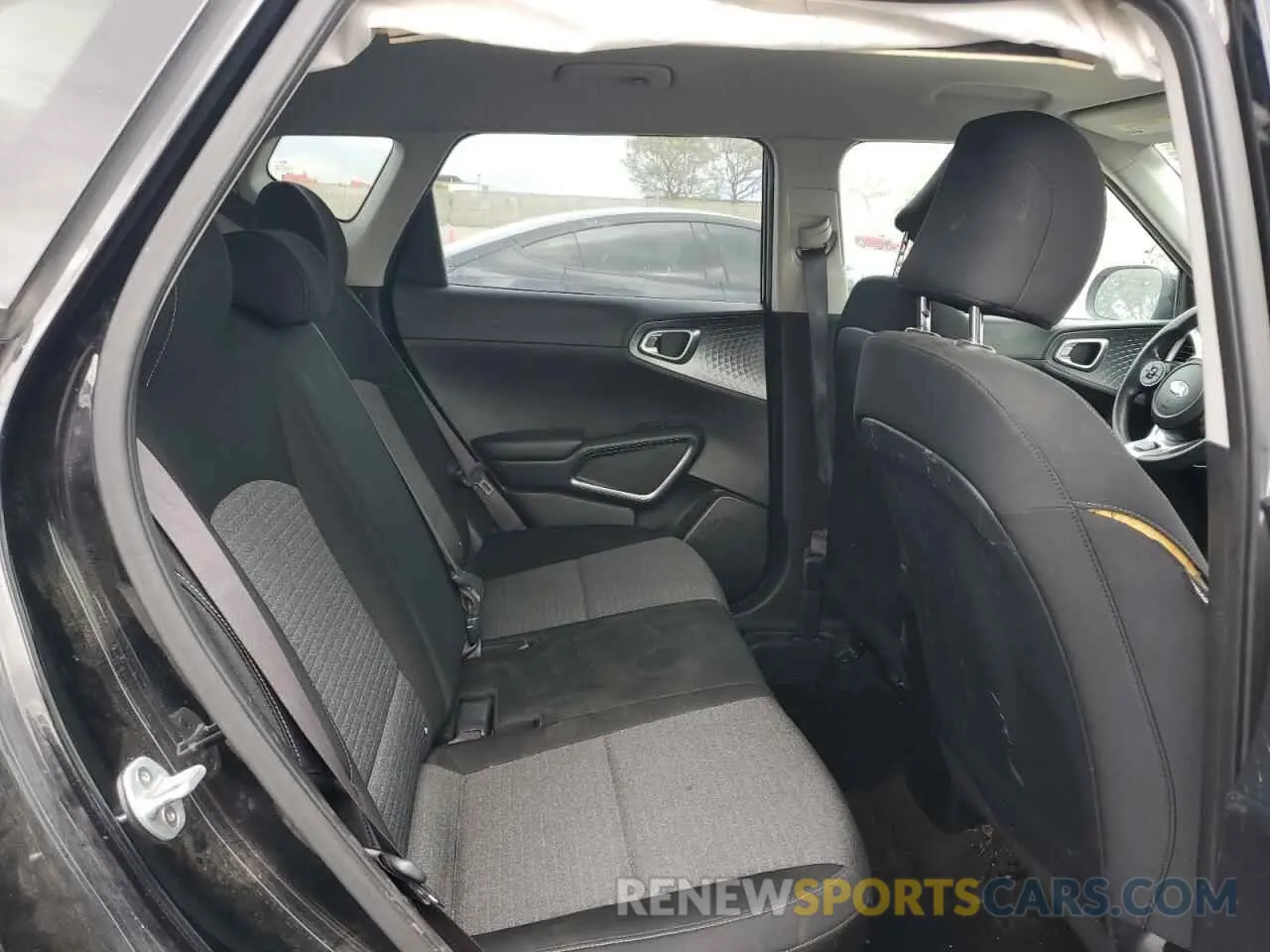 11 fotografías del automóvil dañado KNDJ23AU4L7013296 KIA SOUL 2020