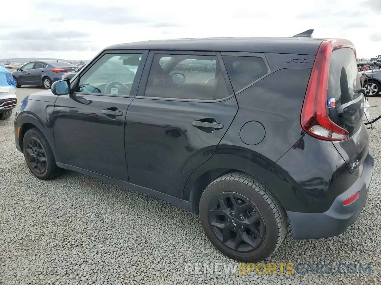 2 fotografías del automóvil dañado KNDJ23AU4L7013296 KIA SOUL 2020