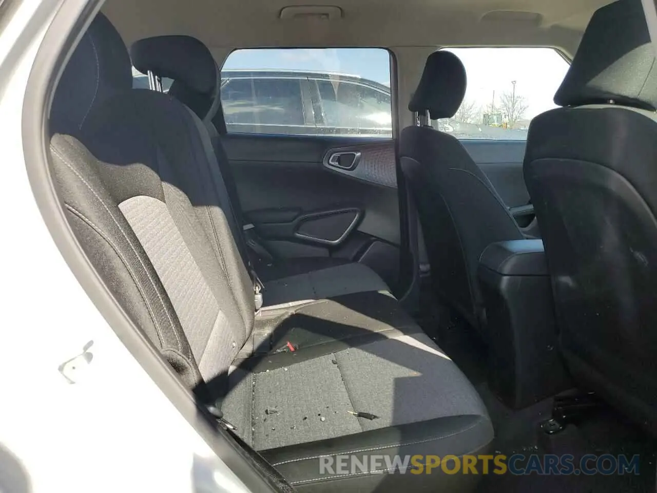 11 fotografías del automóvil dañado KNDJ23AU4L7015937 KIA SOUL 2020