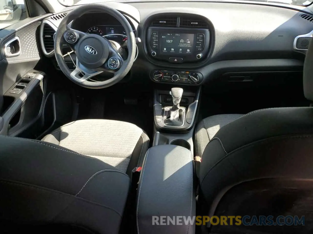 8 fotografías del automóvil dañado KNDJ23AU4L7015937 KIA SOUL 2020