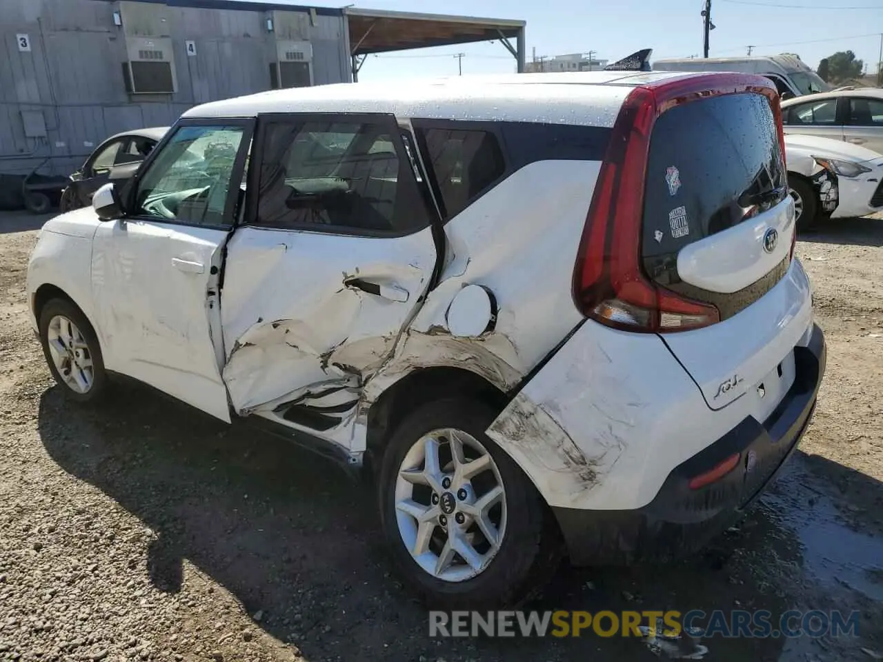 2 fotografías del automóvil dañado KNDJ23AU4L7062031 KIA SOUL 2020