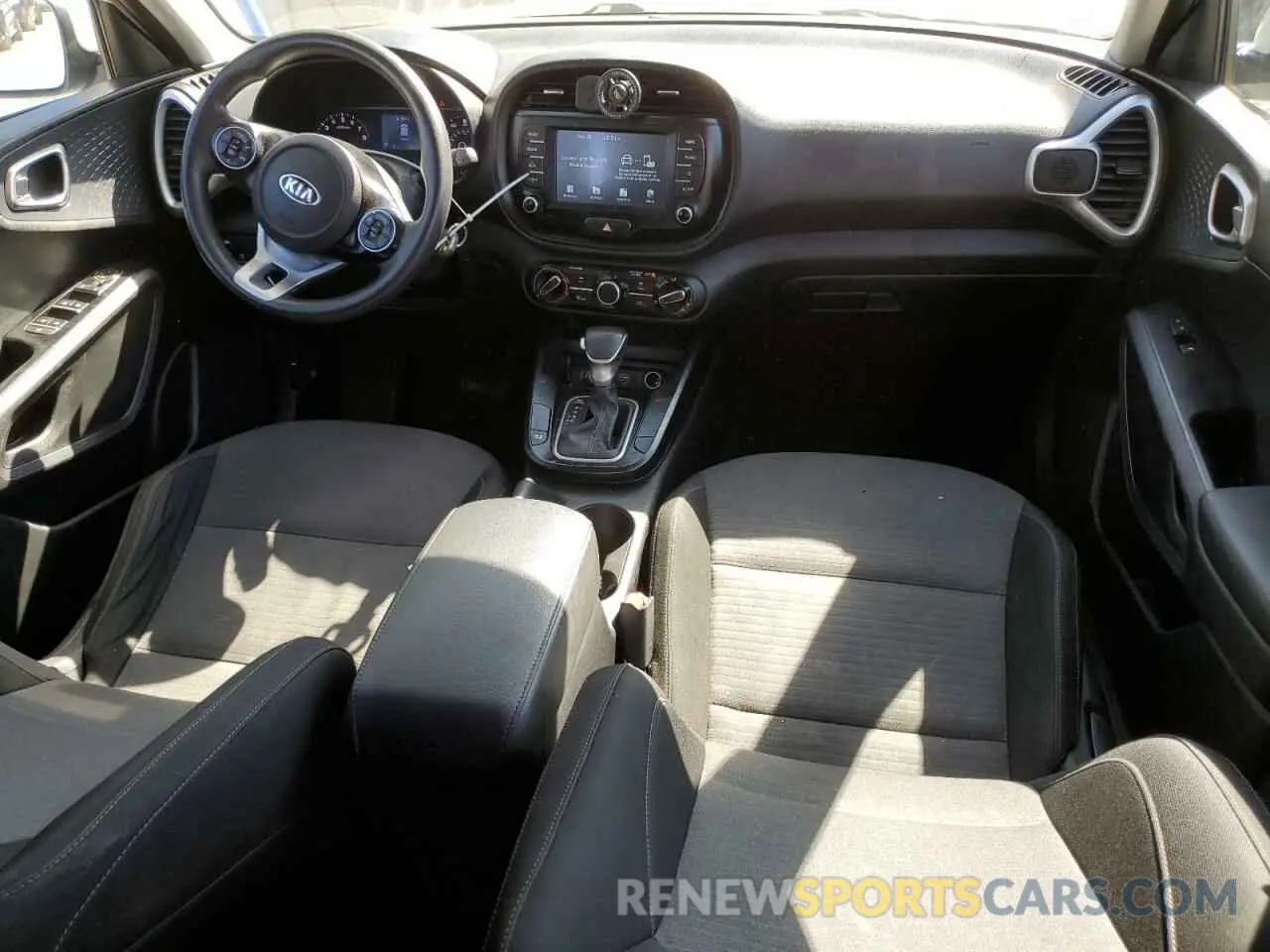8 fotografías del automóvil dañado KNDJ23AU4L7062031 KIA SOUL 2020
